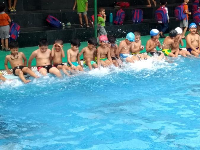 SWIMMING ACTIVITY OF LITTLE ONES