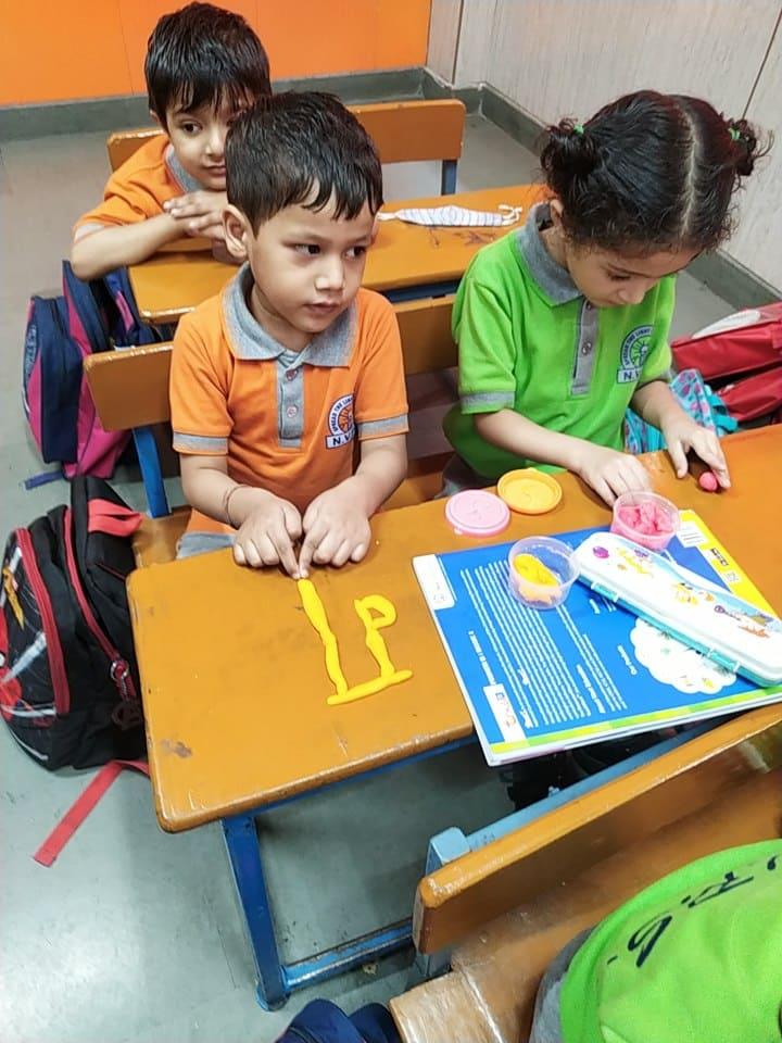 CLASS KG -A -CLAY ACTIVITY